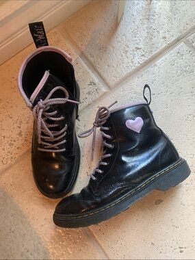Dr. Martens Black Kids Lace-Up Boots with purple Trim and Heart